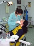 dott.ssa Tamara durante le cure dentistiche